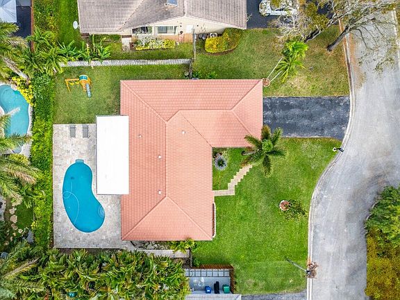 5th image of 11527 NW 40th Street