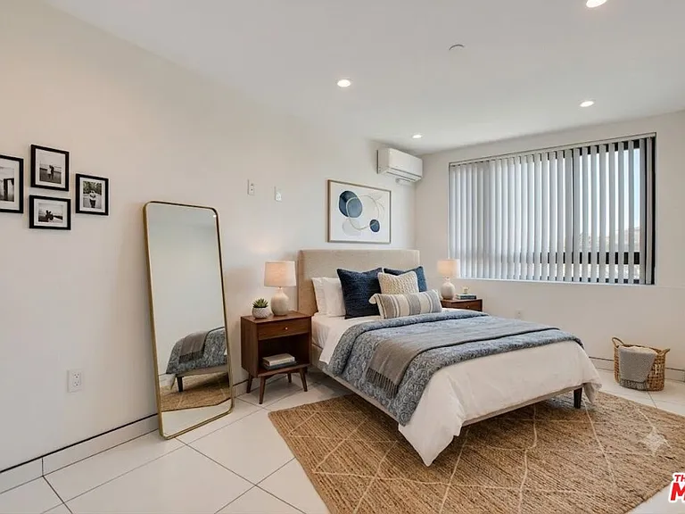 946 S Ridgeley Dr #211 — Photo 11