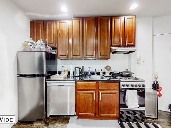 3rd image of 234 Mulberry St APT 9