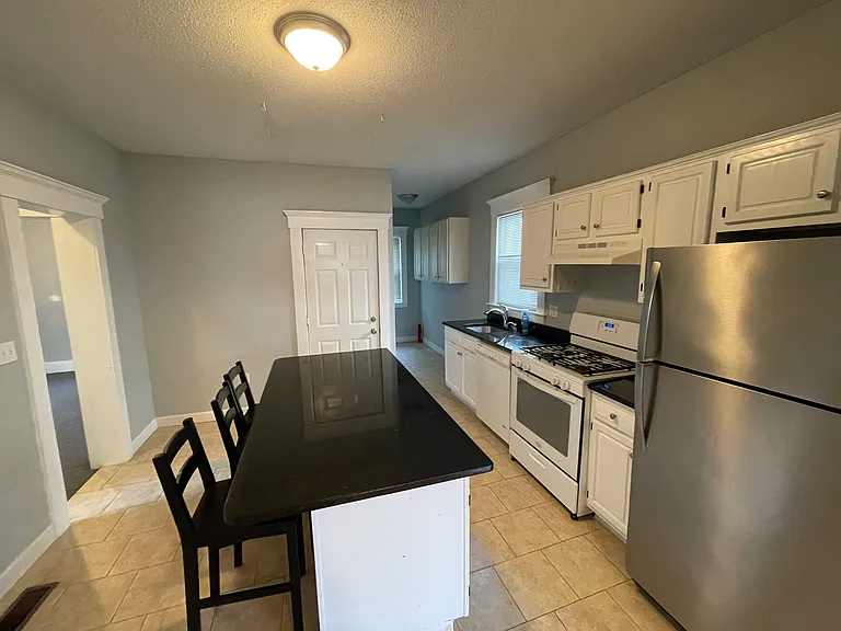 172 Foster St #1 — Photo 6