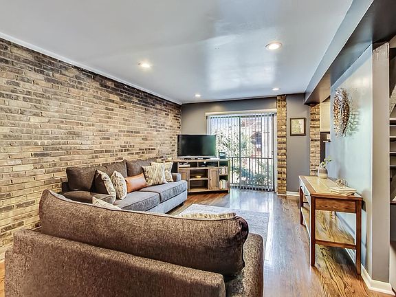 3rd image of 636 W Buckingham Pl Unit F