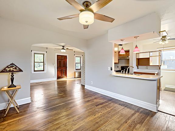 3rd image of 15 W Ann St