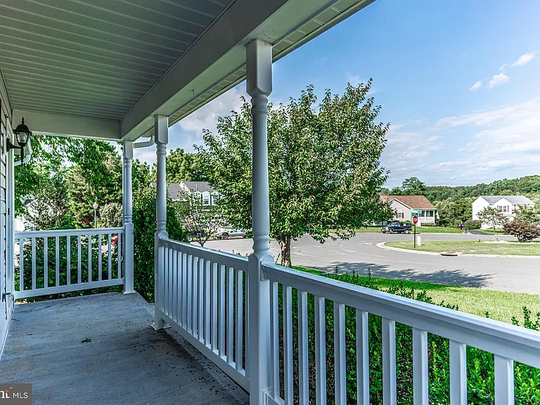 121 Nottingham Ct — Photo 4