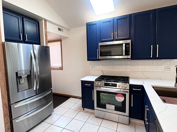 5th image of 2446 W Arthington St #3