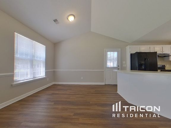 3rd image of 202 Beaver Creek Dr