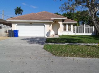 111 Calle Largo Dr, Hollywood, FL 33021