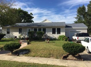 8 Boxwood Dr, Brick, NJ 08723