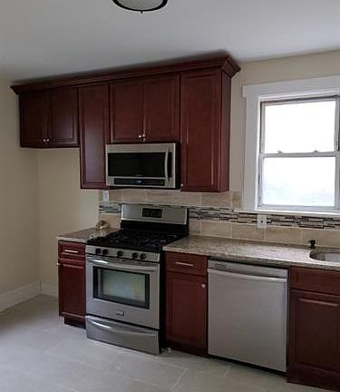 3rd image of 465 Willow St