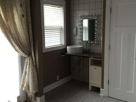 2nd image of 307 Netherfield St NW