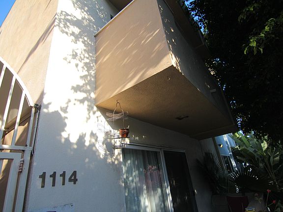 3rd image of 1114 N Clark St #4A