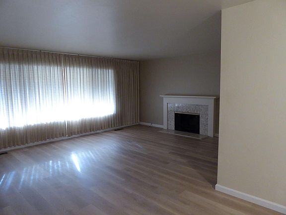 3rd image of 2601 Latham Dr