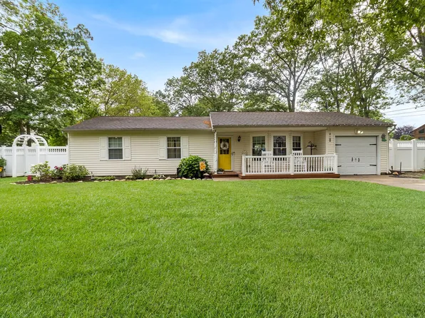 44 Lowell Avenue, Holtsville, NY 11742