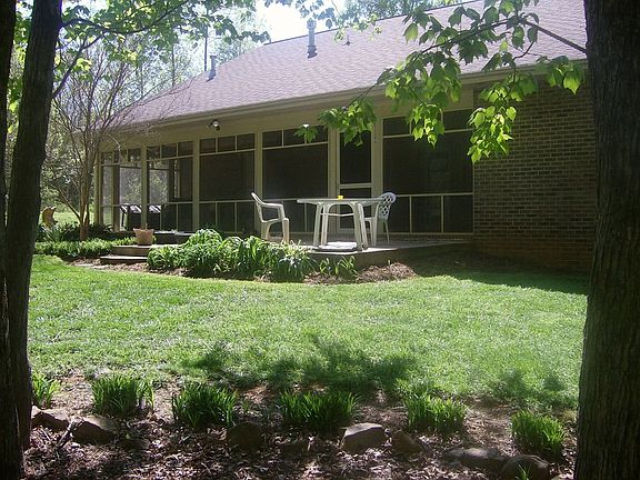 2nd image of 306 Mooreland Dr NE