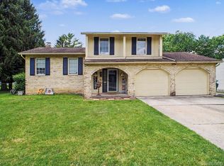 428 Carrie Dr, Flushing, MI 48433