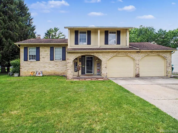 428 Carrie Dr, Flushing, MI 48433