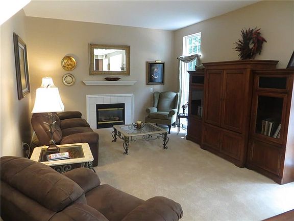 4th image of 38 Princeton Ln