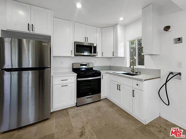 1100 S Inglewood Ave #2 — Photo 4