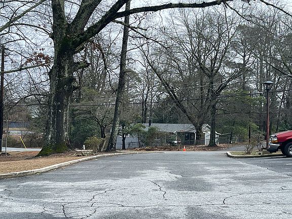 4th image of 1067A Oakland Ln