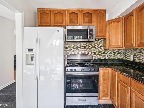 3rd image of 3946 Bel Pre Rd APT 4