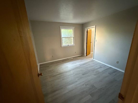 3rd image of 27-27 E Vine St