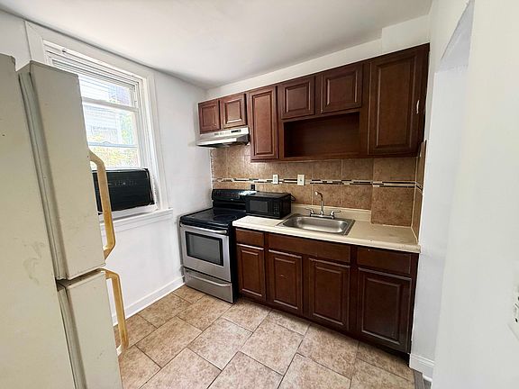 5th image of 3417 Hartville St