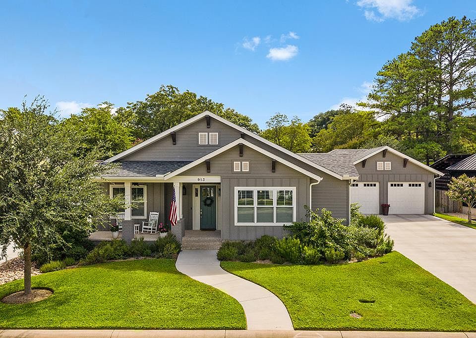 1st image of 913 Hawthorn Ln