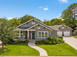 913 Hawthorn Ln, Fredericksburg, TX 78624