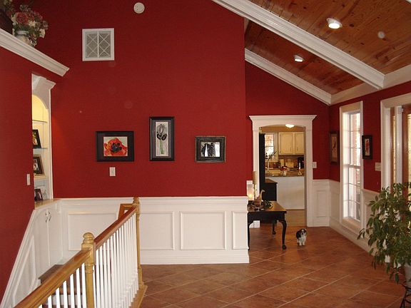 Foyer Right to Kitchen