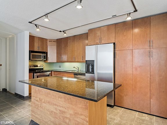 2nd image of 1339 N Dearborn St APT 11C
