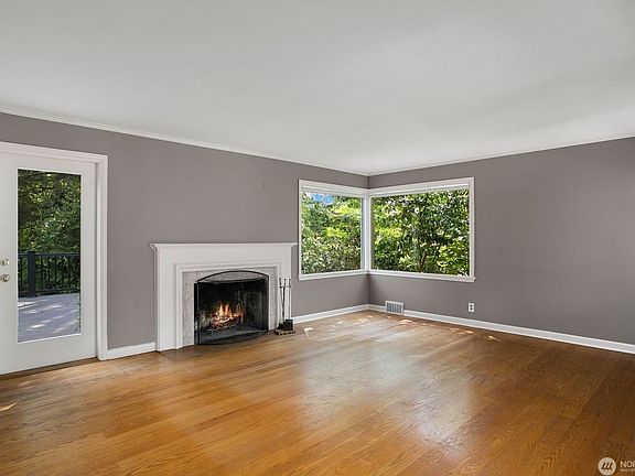 3rd image of 4021 NE 60th St