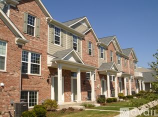 1009 Crane Pt, Elgin, IL 60124