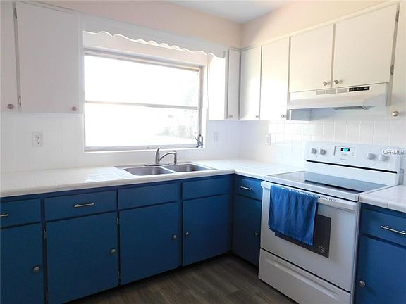 5th image of 625 Carey Pl