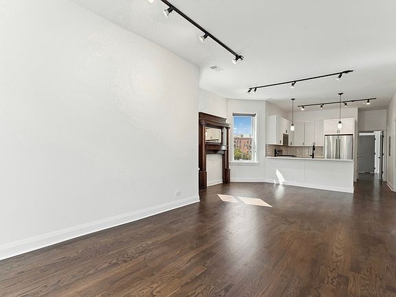 3rd image of 1622 N Rockwell St #2