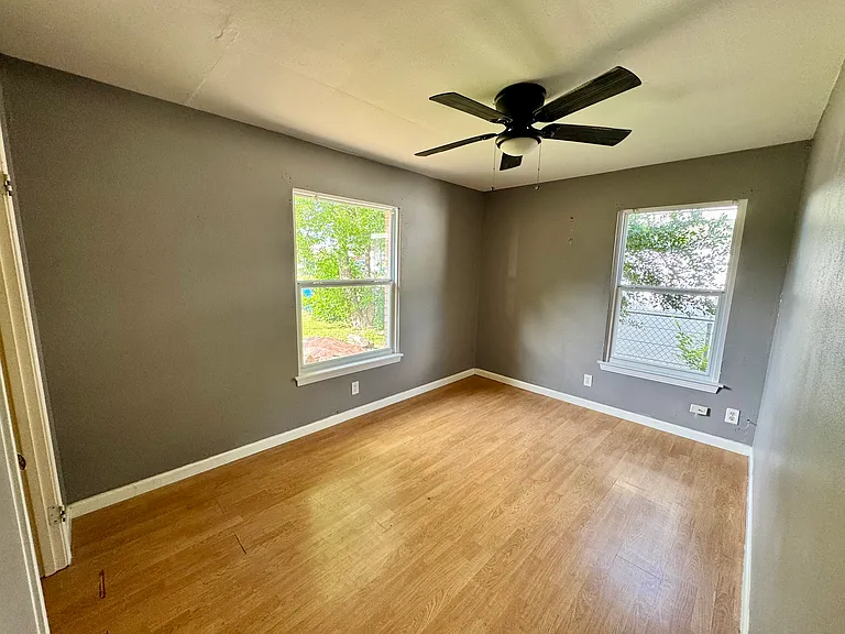 122 Chesley Dr — Photo 4