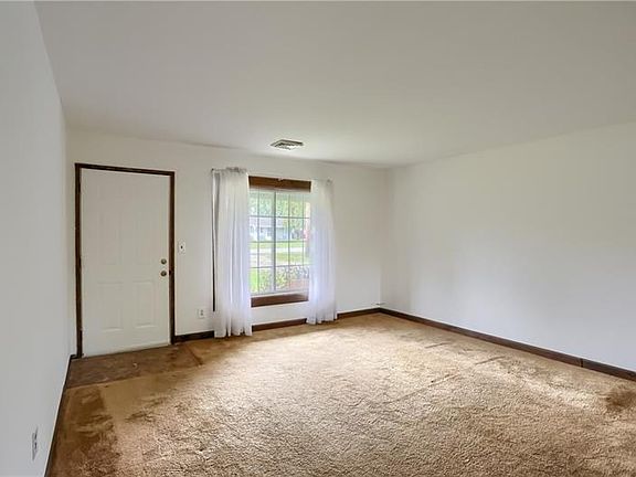 4th image of 85 Robinhood Dr