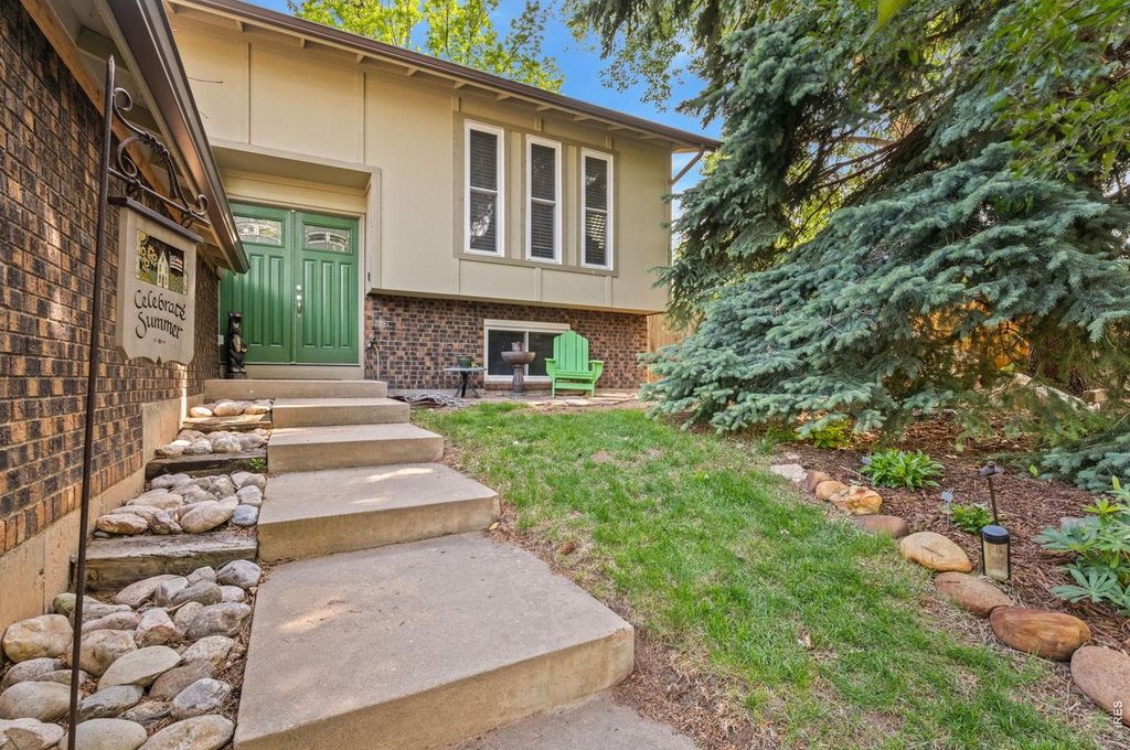 2637 Flintridge Pl