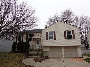 1st image of 702 Leslie Ln