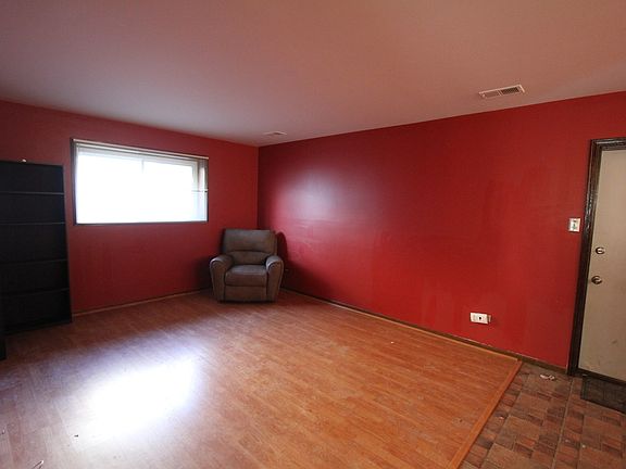 5th image of 18642 Willow Ave
