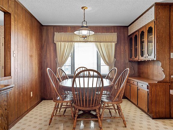 5th image of 824 Iron Bridge Rd