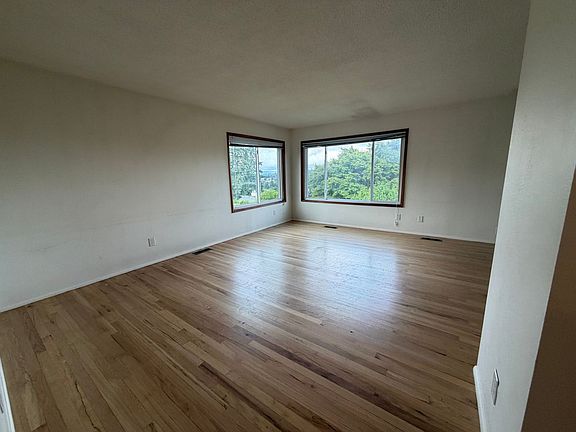4th image of 2729 Ash St