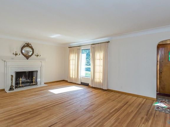 5th image of 2355 Pemberton Dr
