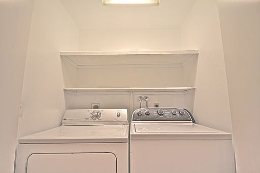 3rd image of 746 Pinta Ln