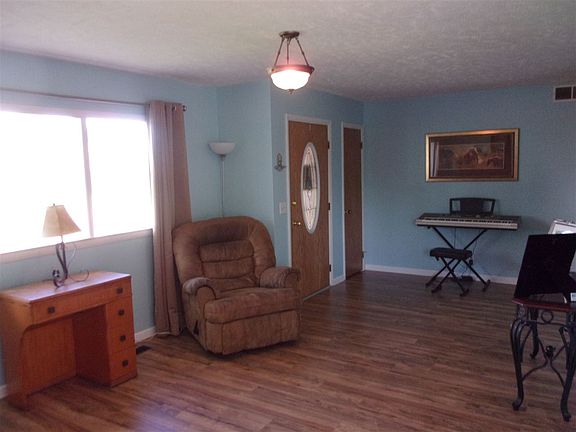 3rd image of 2511 Anna Ave