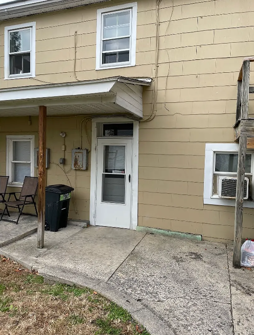105 S Church St — Photo 2