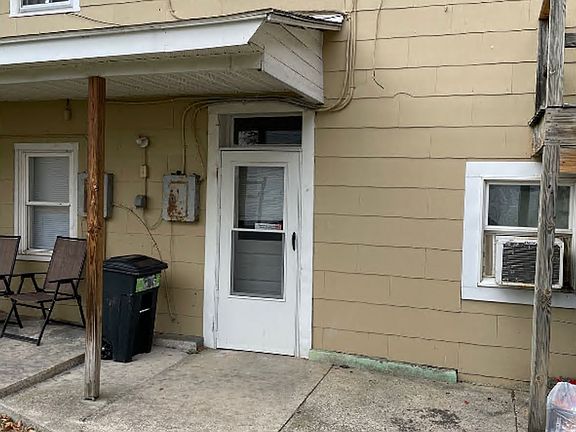 2nd image of 105 S Church St #2