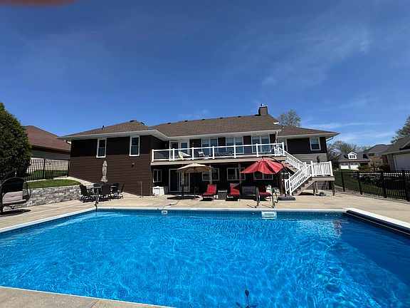 3rd image of 847 Cambridge Dr