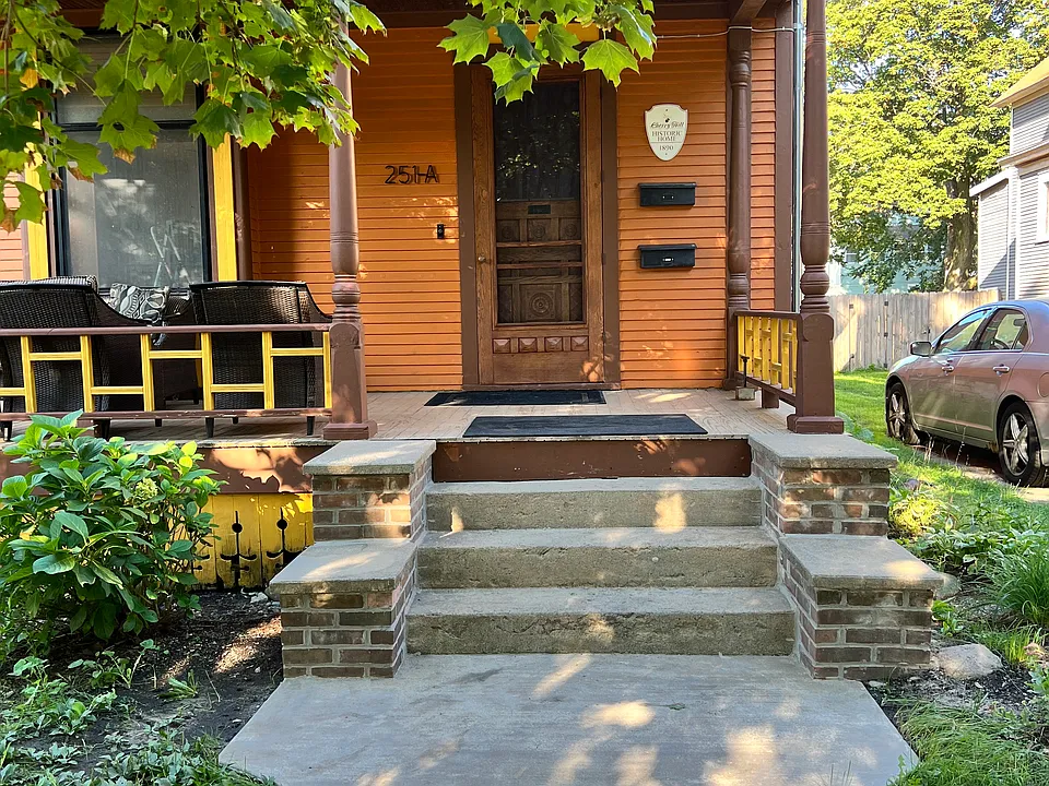 251 Charles Ave SE #A