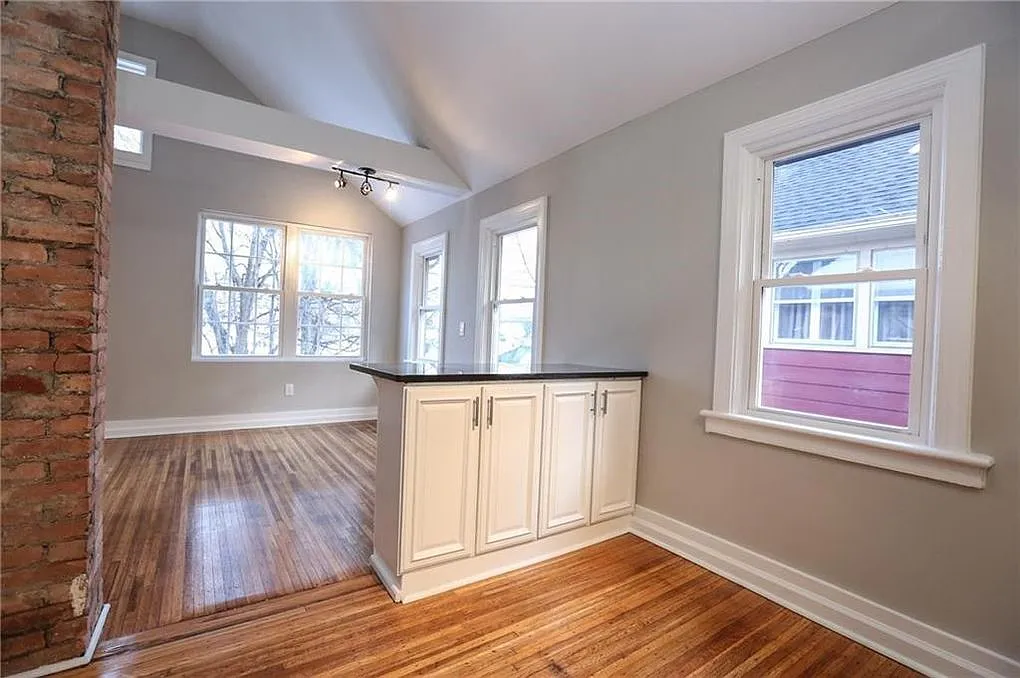3 bed, 1.0 bath, 2613 sqft, $1,850 — Photo 4