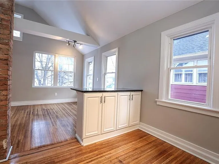 32 Rowley St — Photo 4