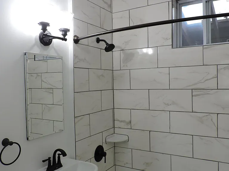 637 Wealthy St SE — Photo 16